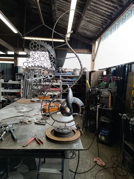 Créations en cours dans l'atelier